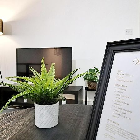 Stylish 2 Bed Apartment With Free Parking, Speed Wifi, Free Parking Colchester Eksteriør bilde