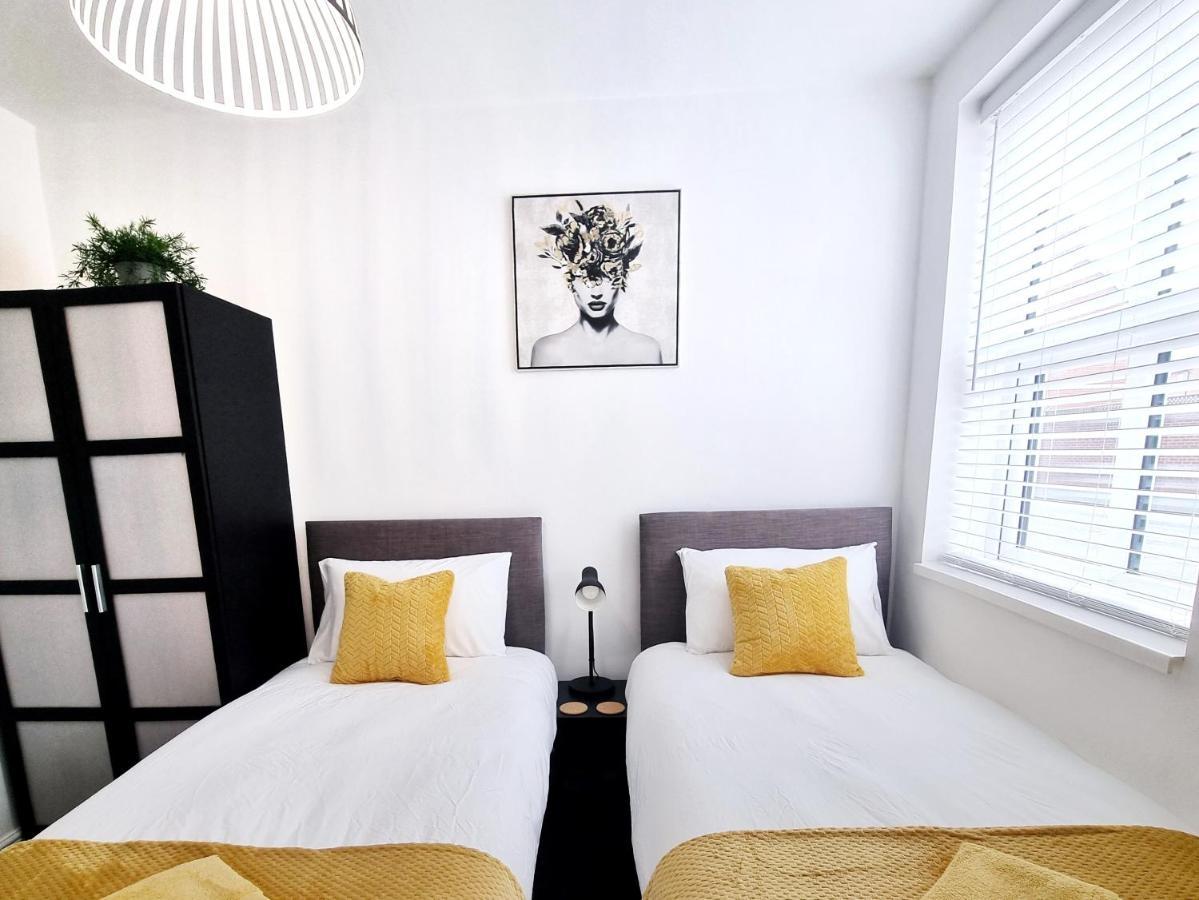 Stylish 2 Bed Apartment With Free Parking, Speed Wifi, Free Parking Colchester Eksteriør bilde